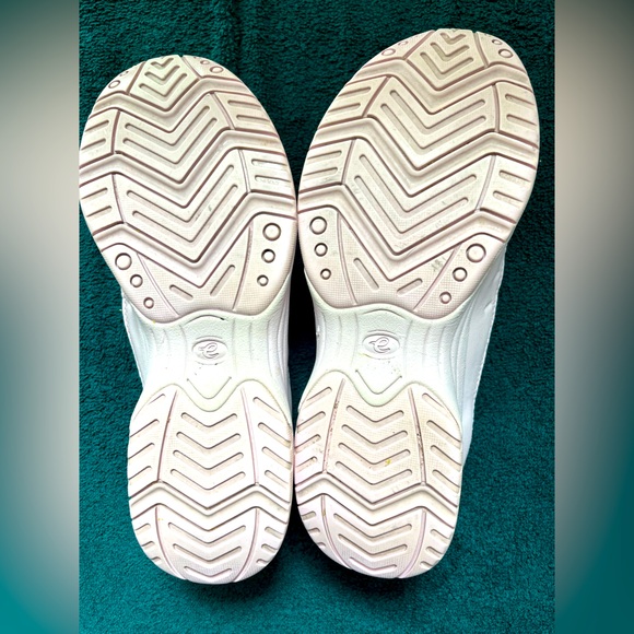 EASY SPIRIT “Move For Pink” Limited Edition White-Pink Travel Time Clogs, 8.5M - Picture 9 of 15